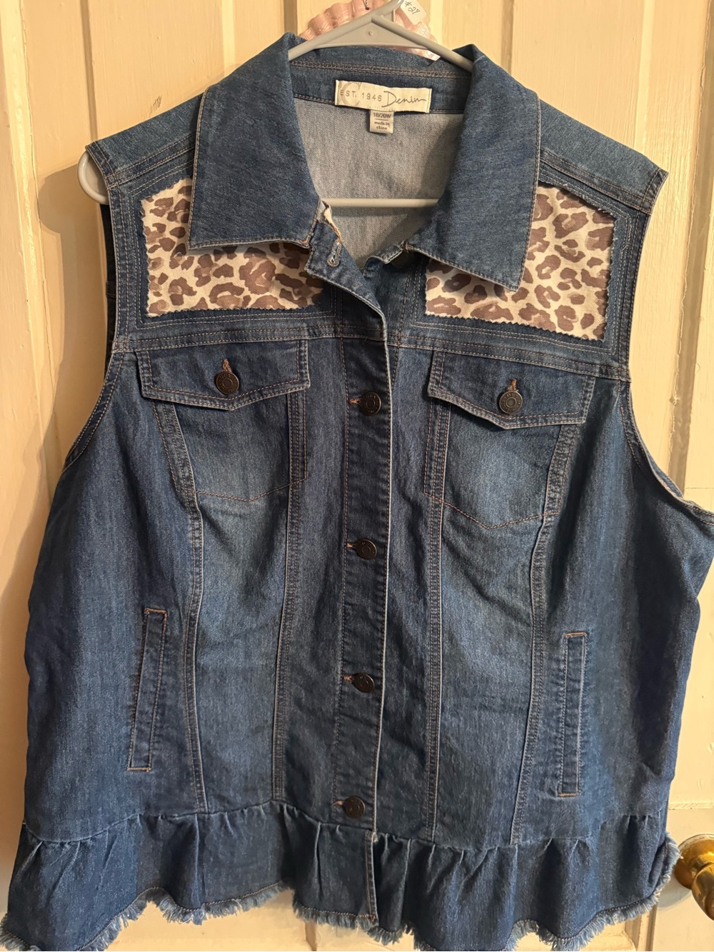 Sleeveless Ruffle-Hem Vest with Leopard Panel - Blue